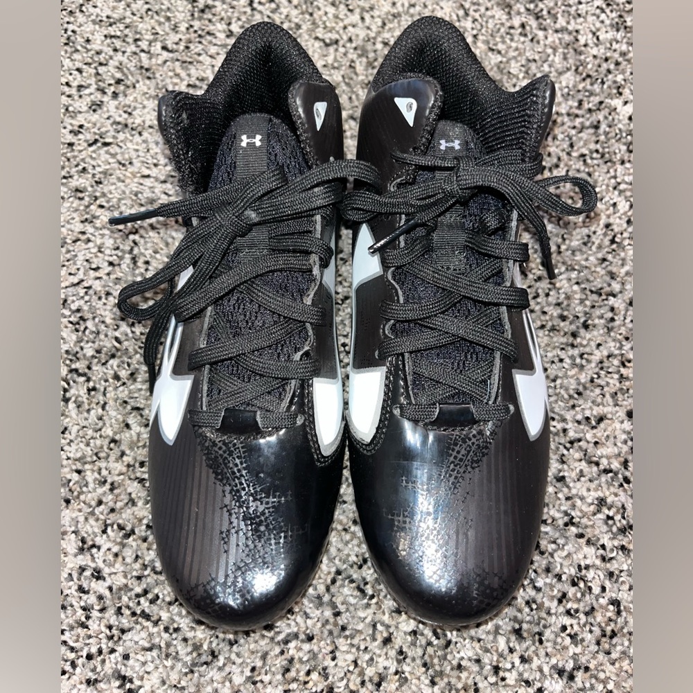 Youth Under Armour cleats - Picture 2 of 6